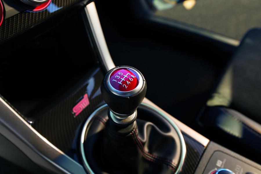  Subaru WRX STI 2015 года  (EU) (фото 24 из 24)